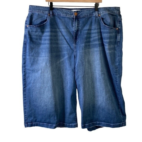 Lane Bryant Mid-Rise Wide Leg Pedal Distressed Jean Short Signature Fit Stretchy - Picture 1 of 14